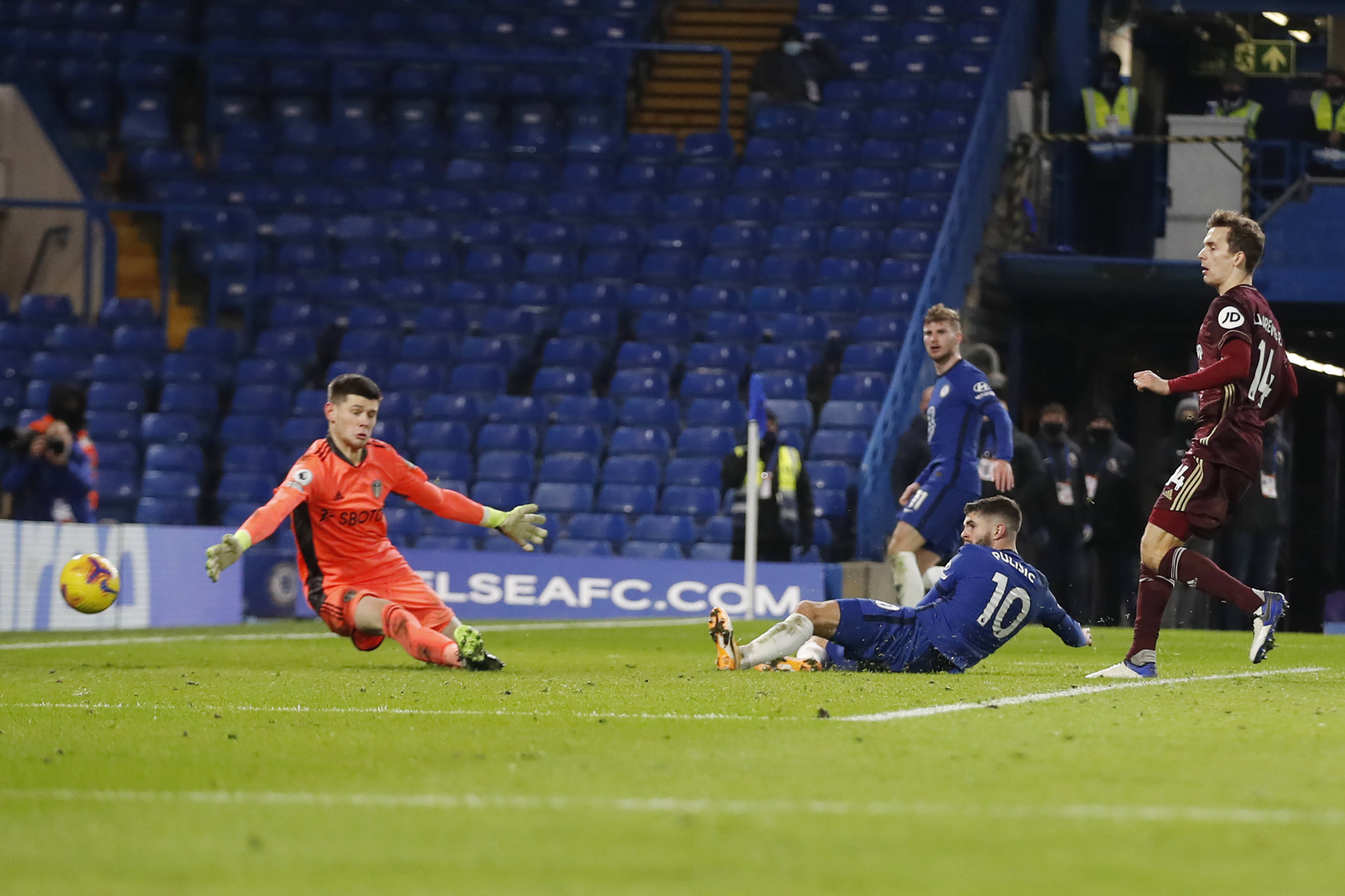 前场逼抢与 前场逼抢与